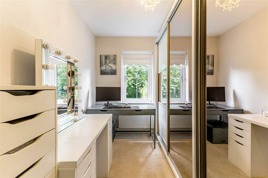2 Linen Mews