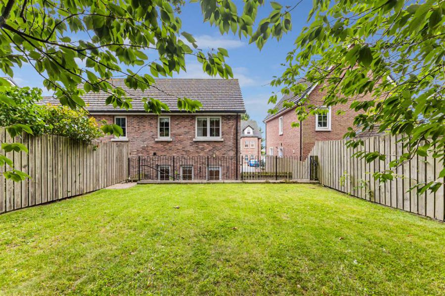 2 Linen Mews
