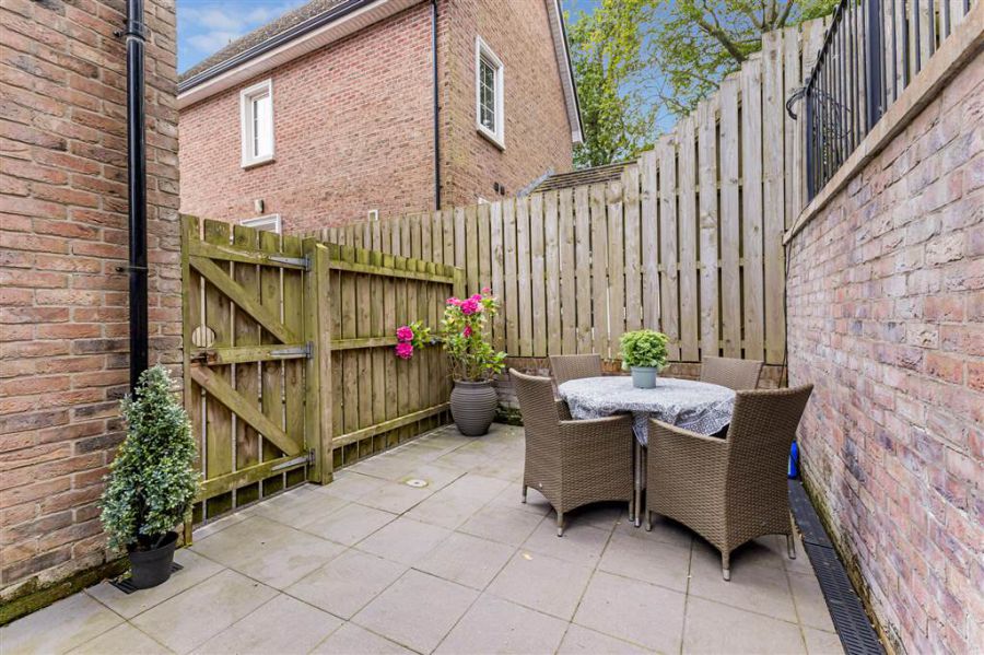 2 Linen Mews