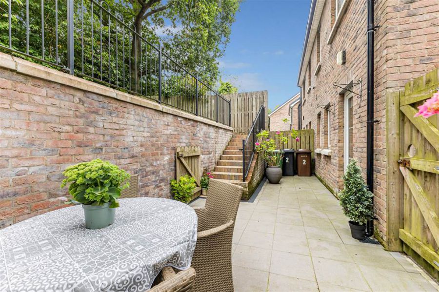2 Linen Mews