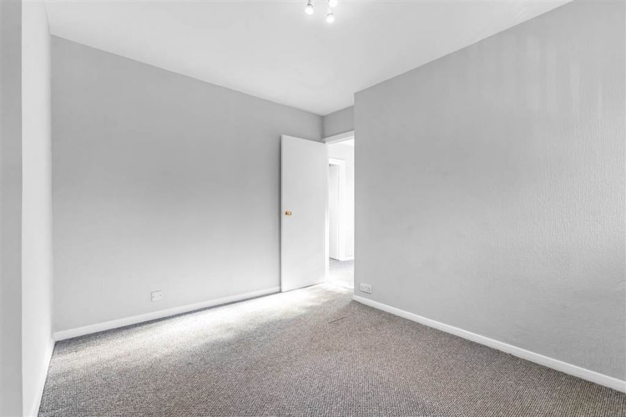 8 Milltown Avenue