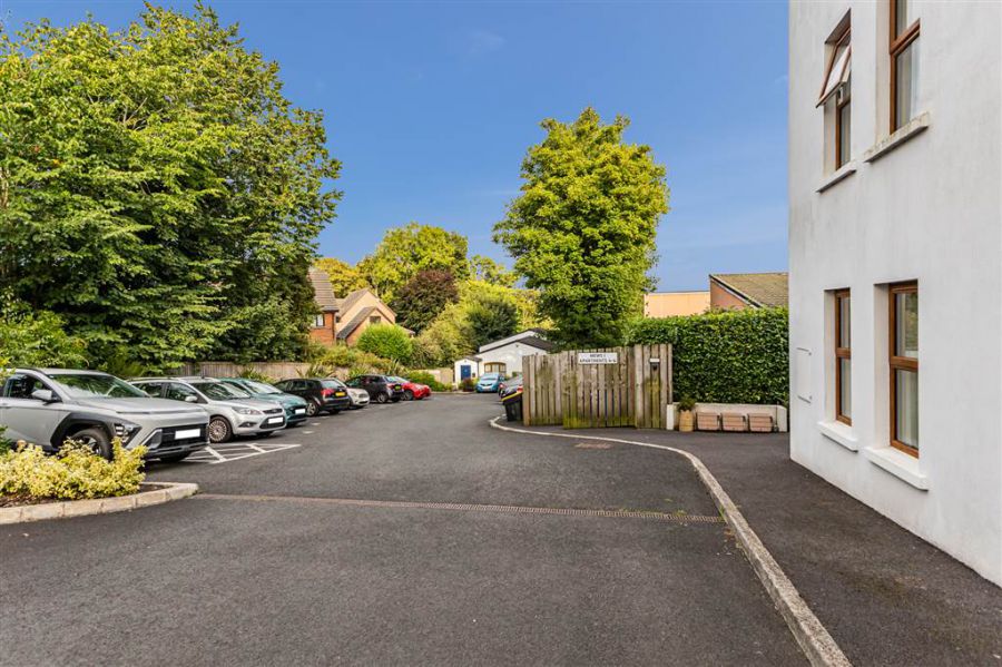 Apt.4 Hillsborough Road Mews