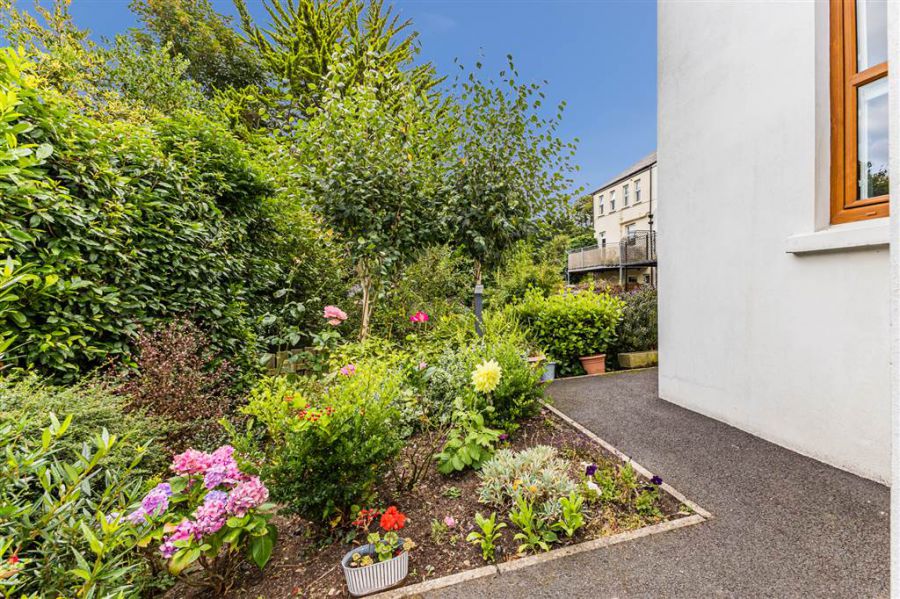 Apt.4 Hillsborough Road Mews