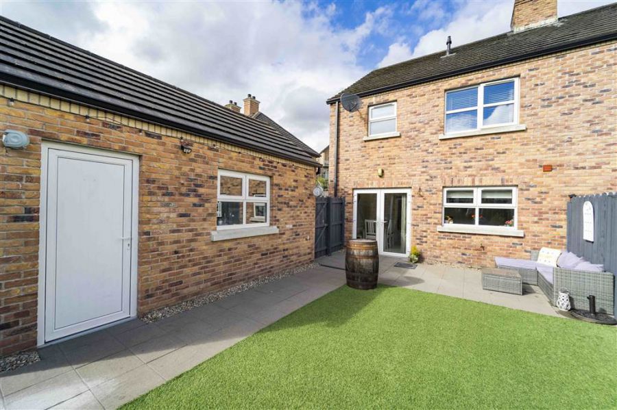 35 Belsize Meadows