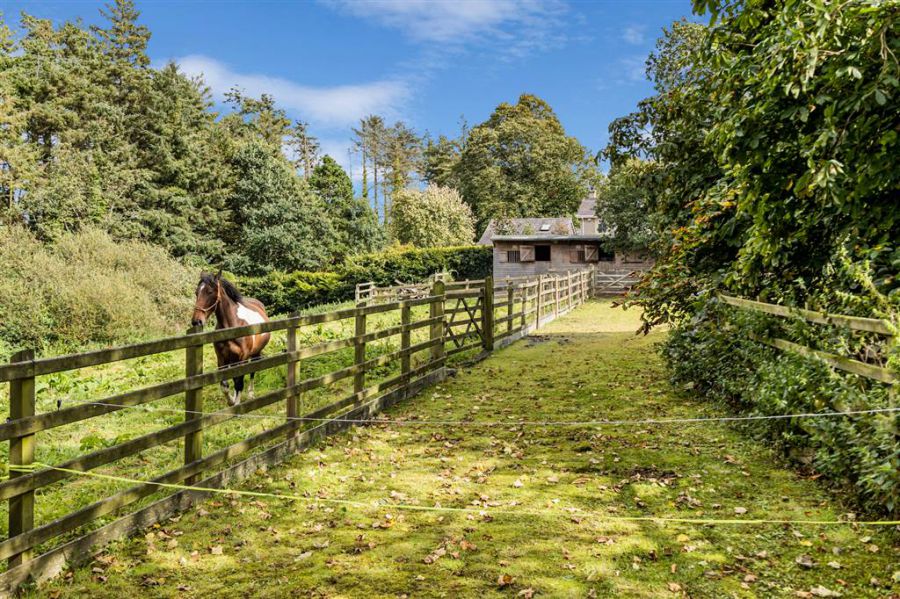 Tudor Lodge, 8A Harrys Road