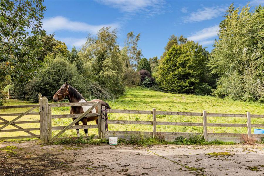 Tudor Lodge, 8A Harrys Road