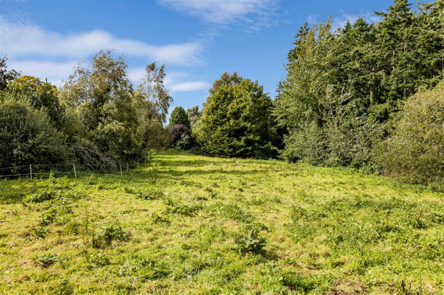 Tudor Lodge, 8A Harrys Road