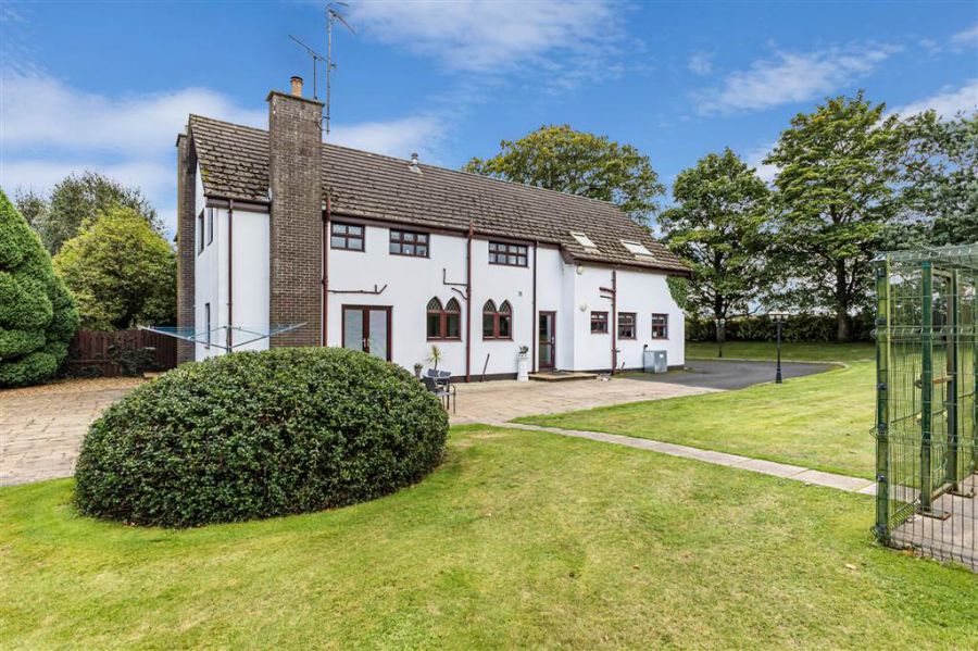 Tudor Lodge, 8A Harrys Road