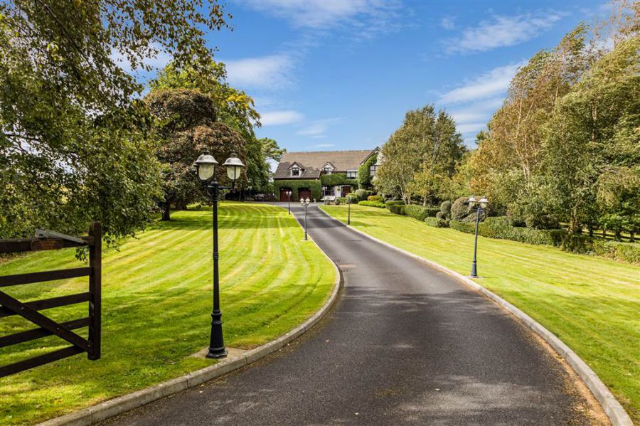 Tudor Lodge, 8A Harrys Road