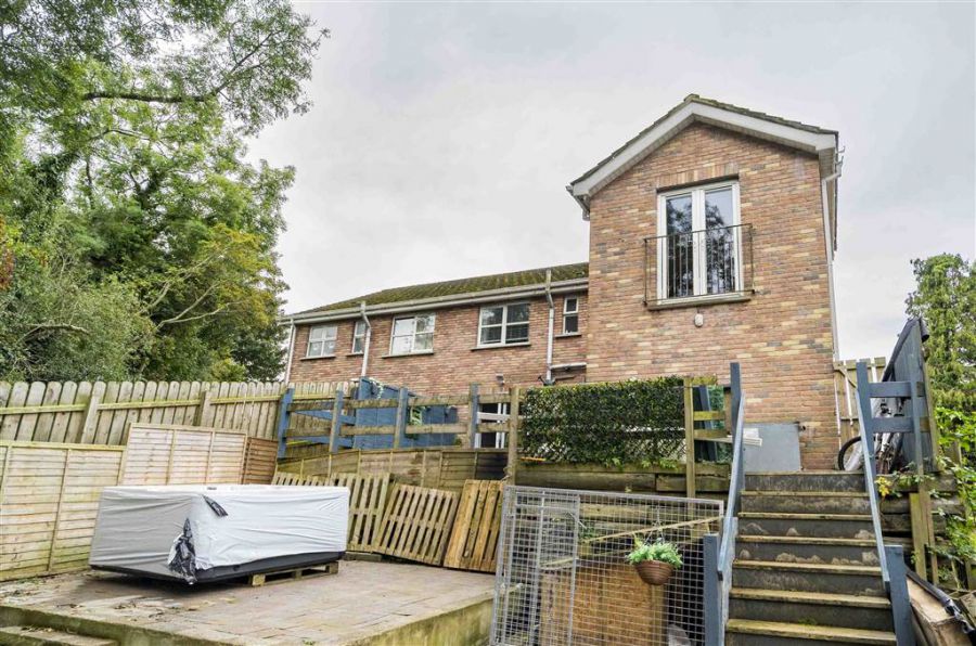 16 Kinallen Court