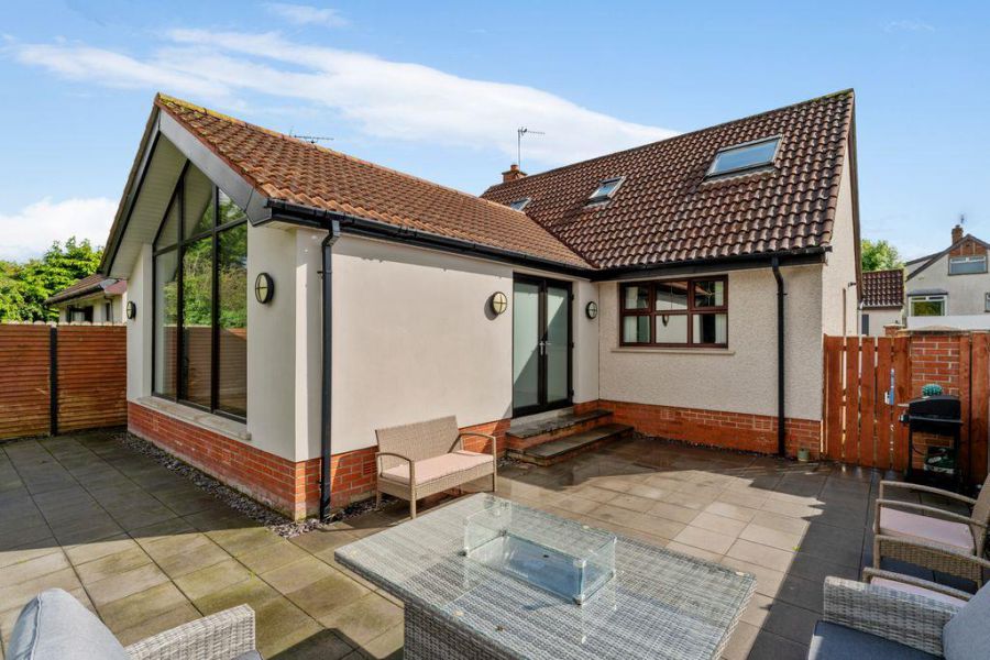 11 Irvine Crescent