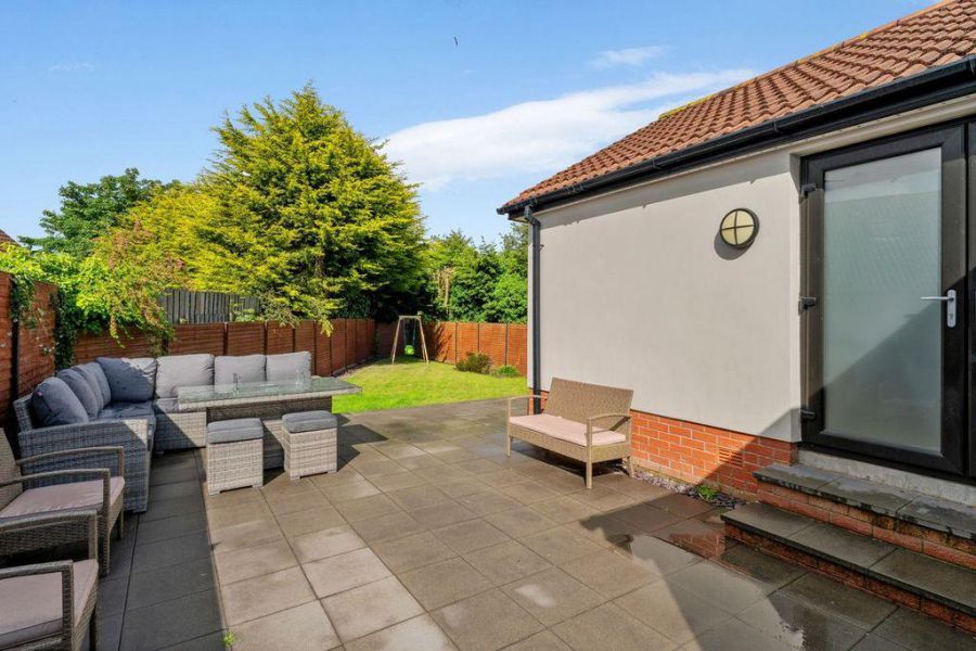 11 Irvine Crescent