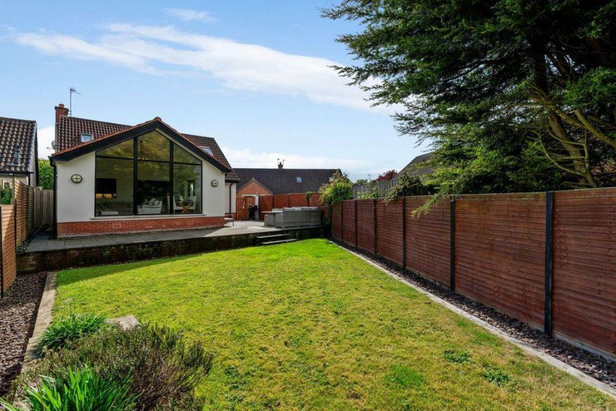11 Irvine Crescent