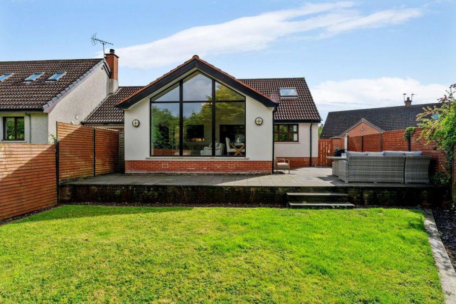 11 Irvine Crescent