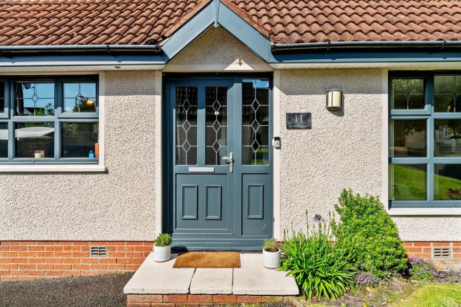 11 Irvine Crescent