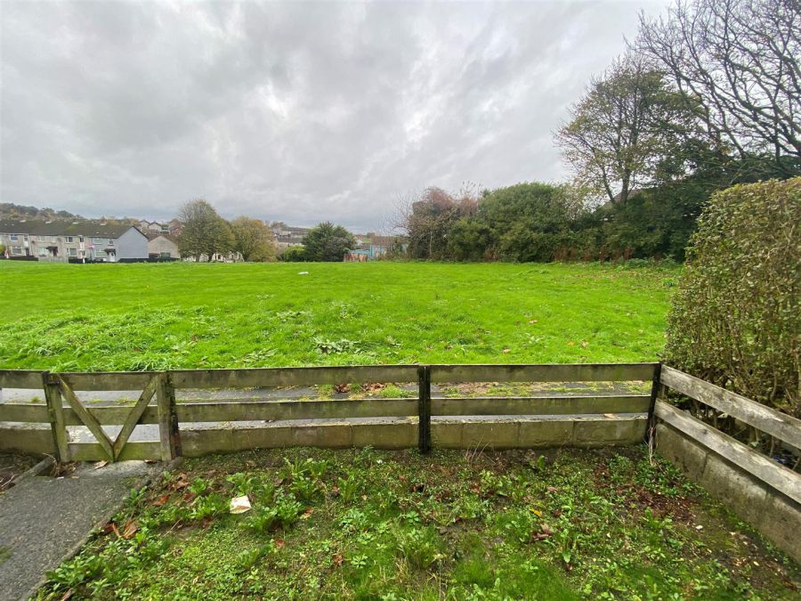 24 Ballywalter Gardens