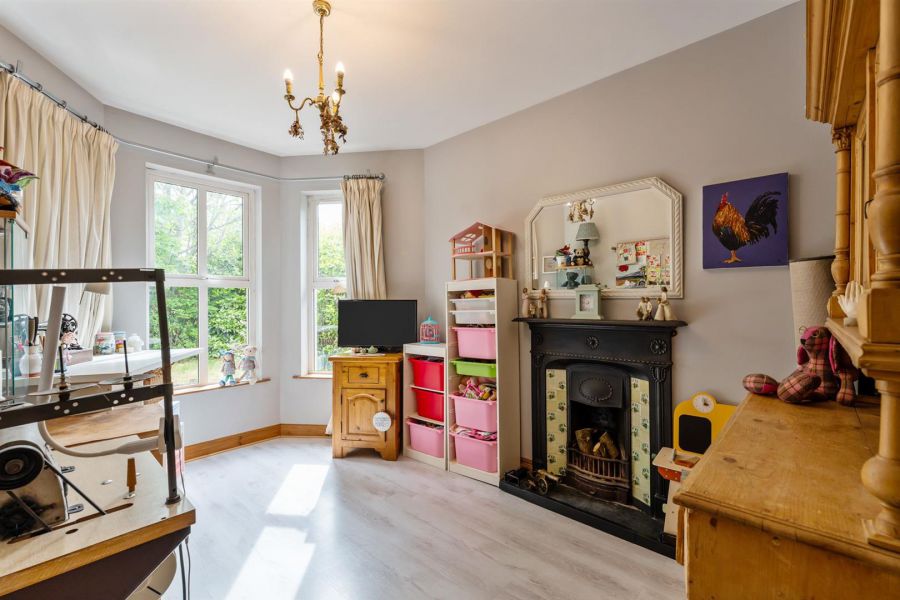 18 Ashley Gardens