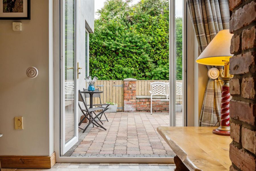 18 Ashley Gardens
