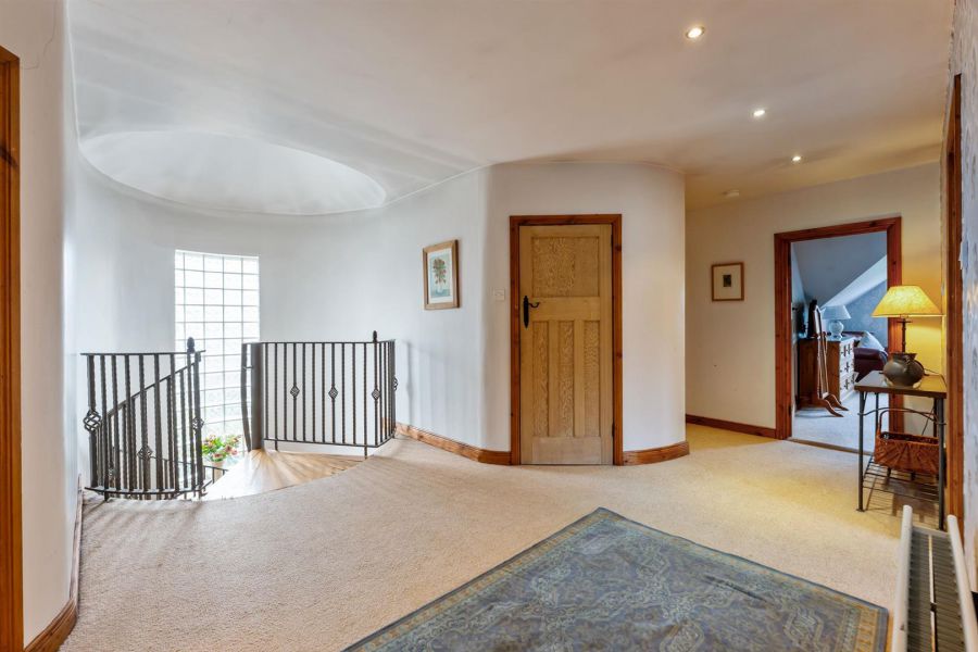 18 Ashley Gardens