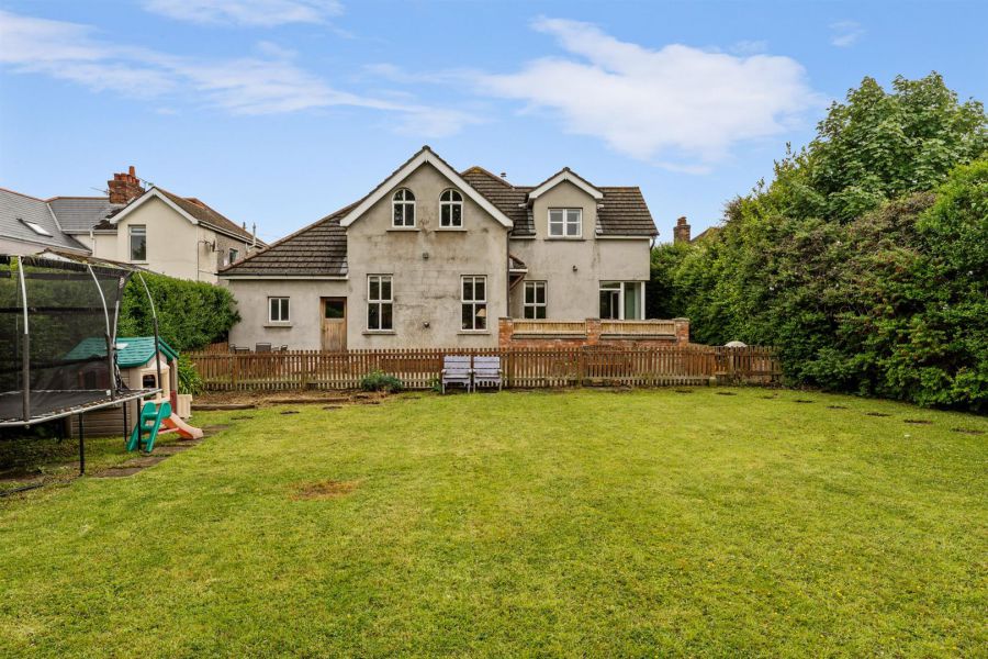 18 Ashley Gardens
