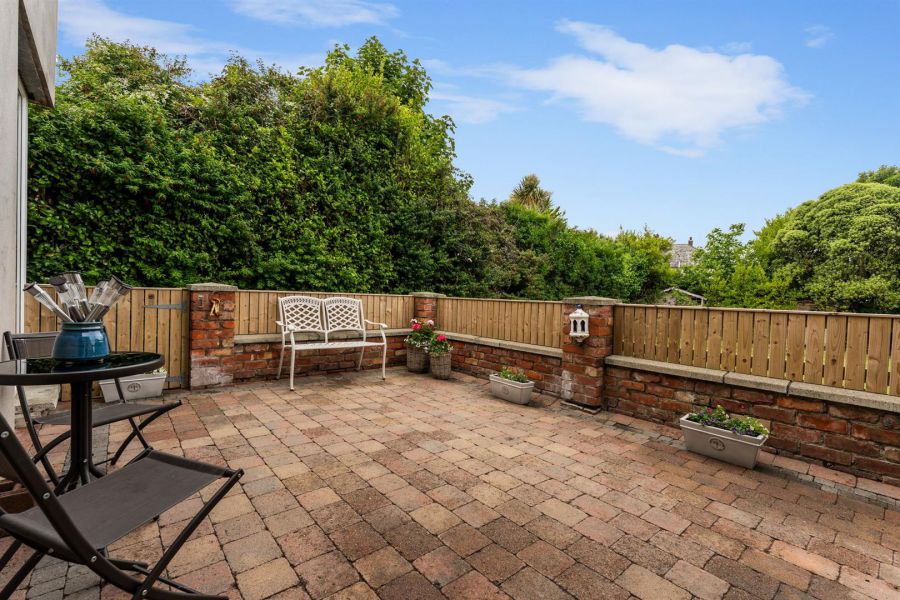 18 Ashley Gardens