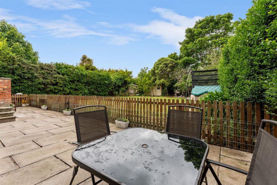 18 Ashley Gardens