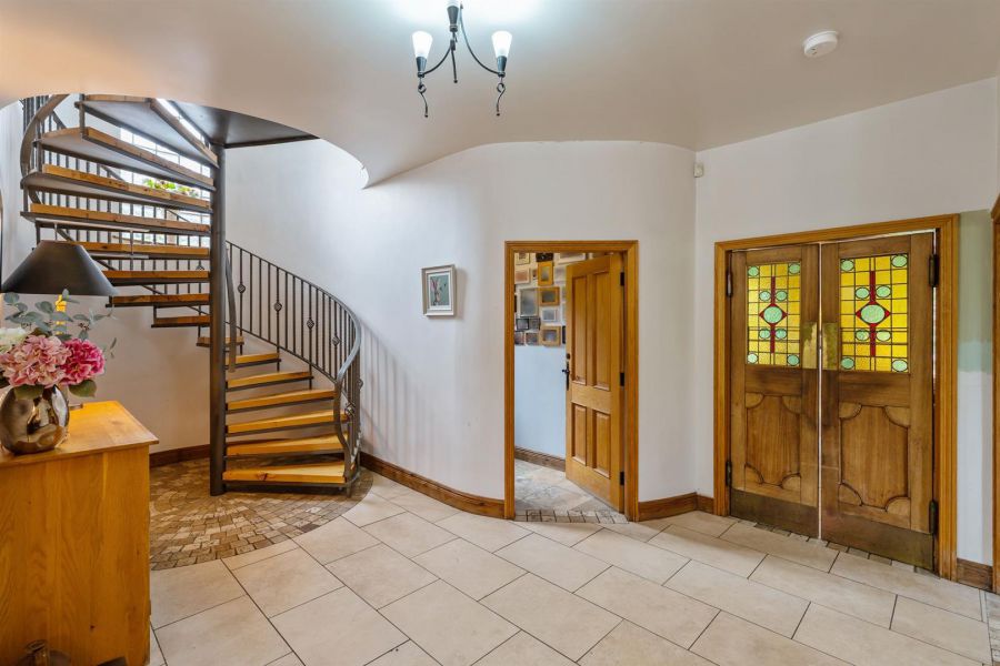 18 Ashley Gardens
