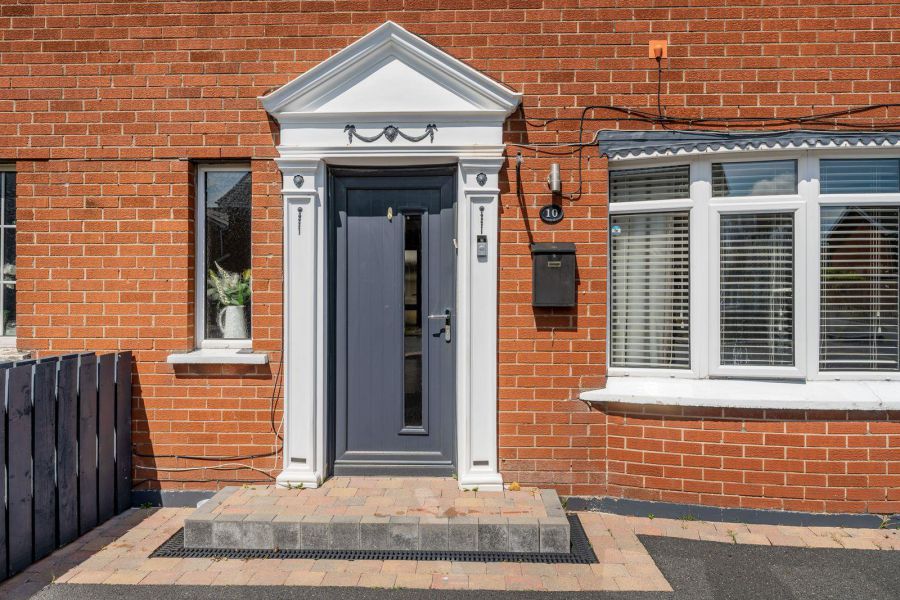 10 Cloverhill Court