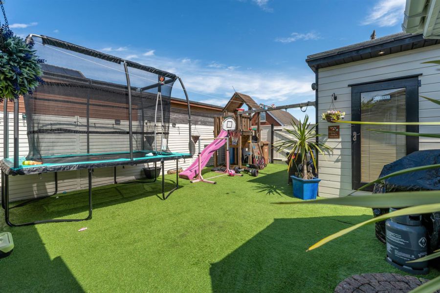 10 Cloverhill Court