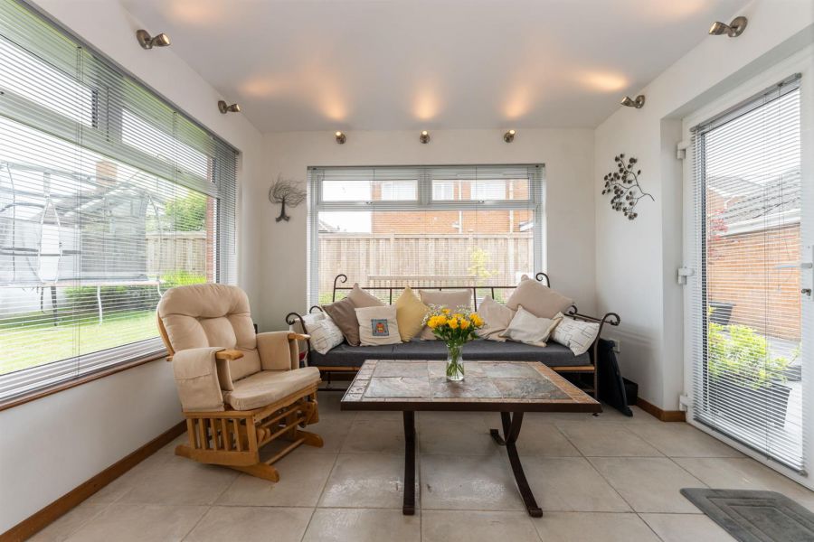 4 Lyndale Park