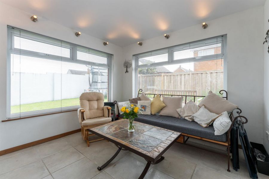 4 Lyndale Park