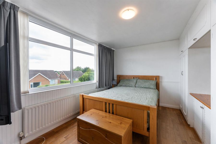 4 Lyndale Park