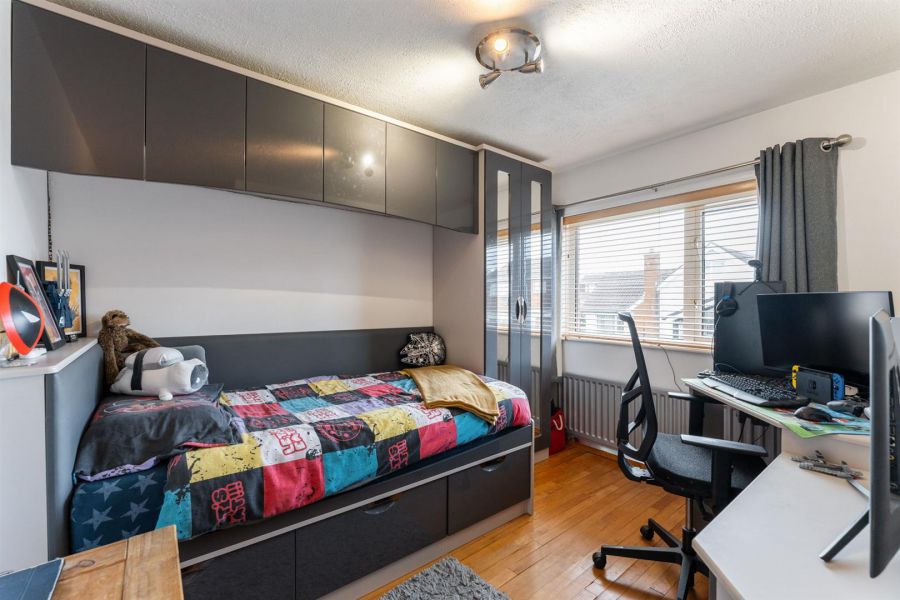 4 Lyndale Park