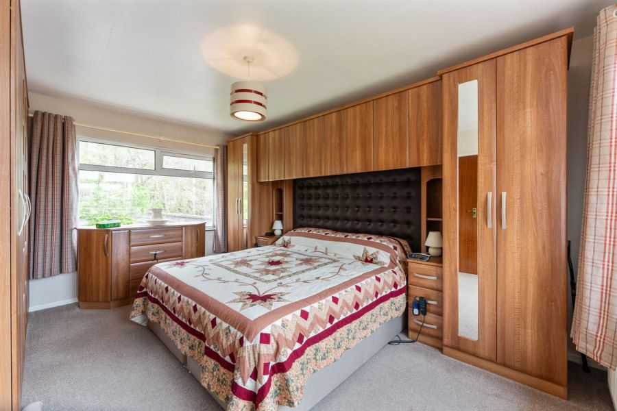 77 Abbey Park