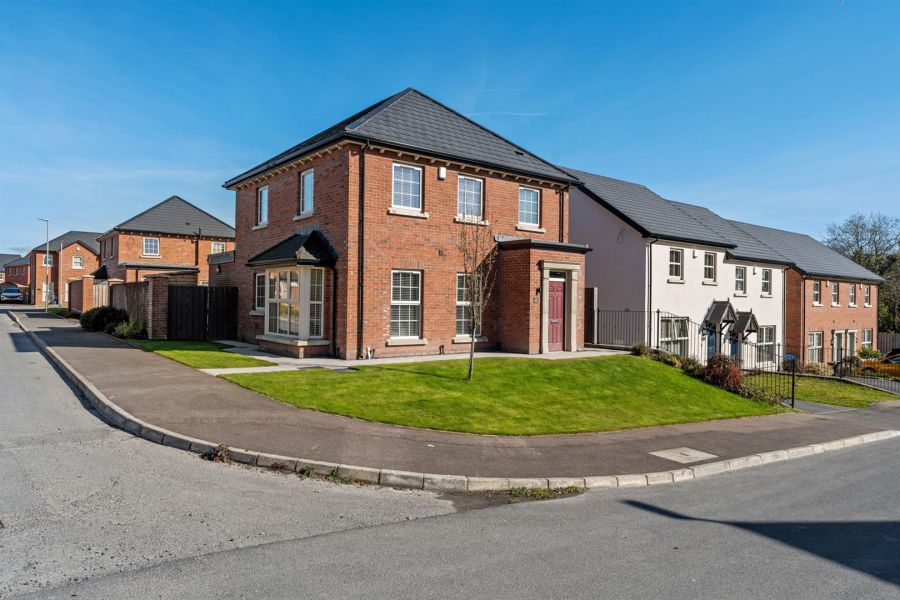 16 Helens Wood Place