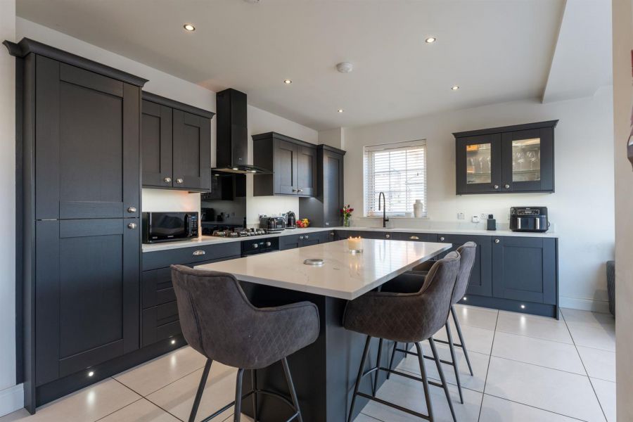 16 Helens Wood Place