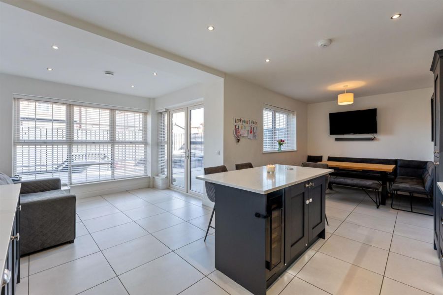 16 Helens Wood Place