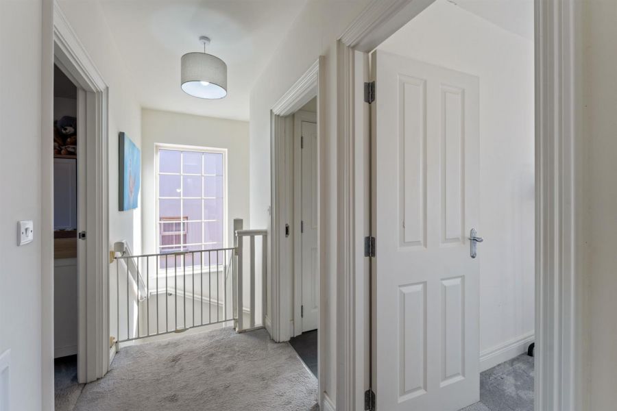 16 Helens Wood Place