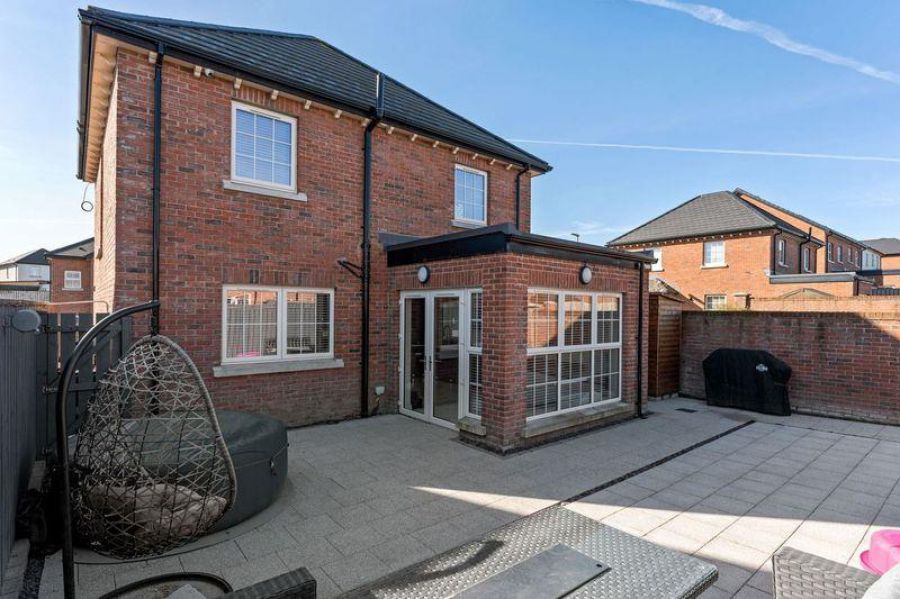 16 Helens Wood Place