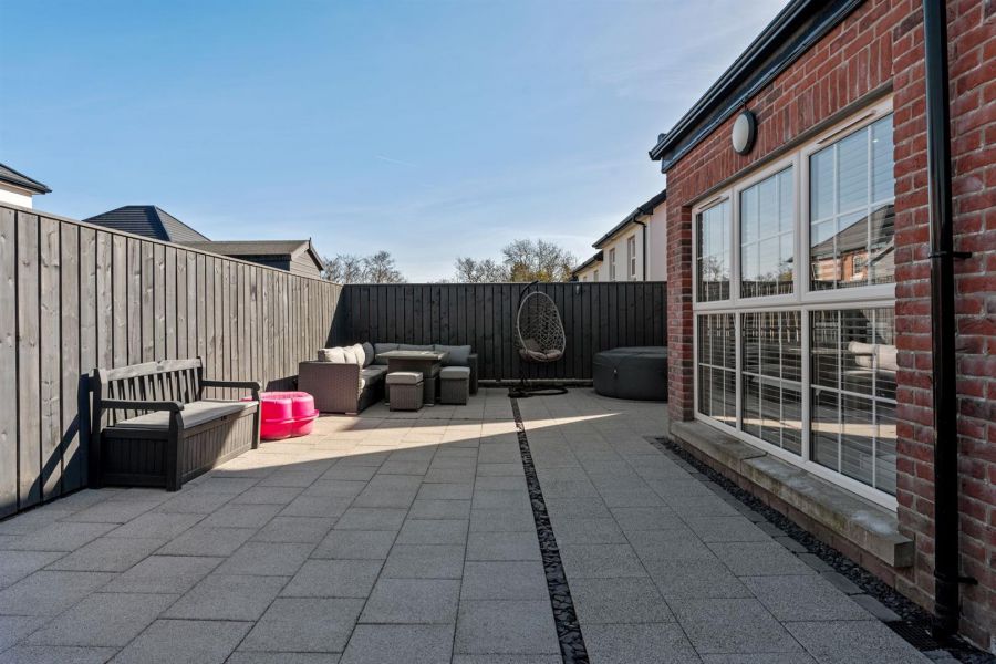 16 Helens Wood Place