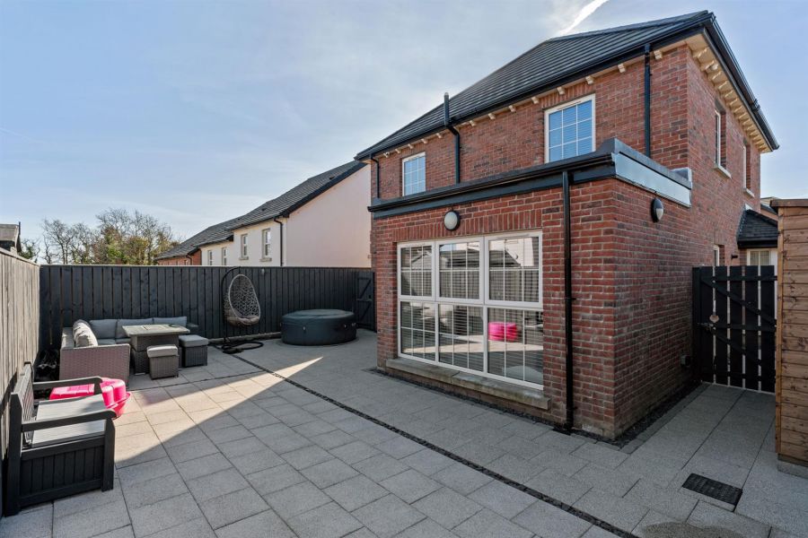 16 Helens Wood Place