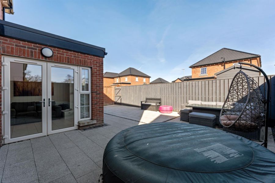 16 Helens Wood Place