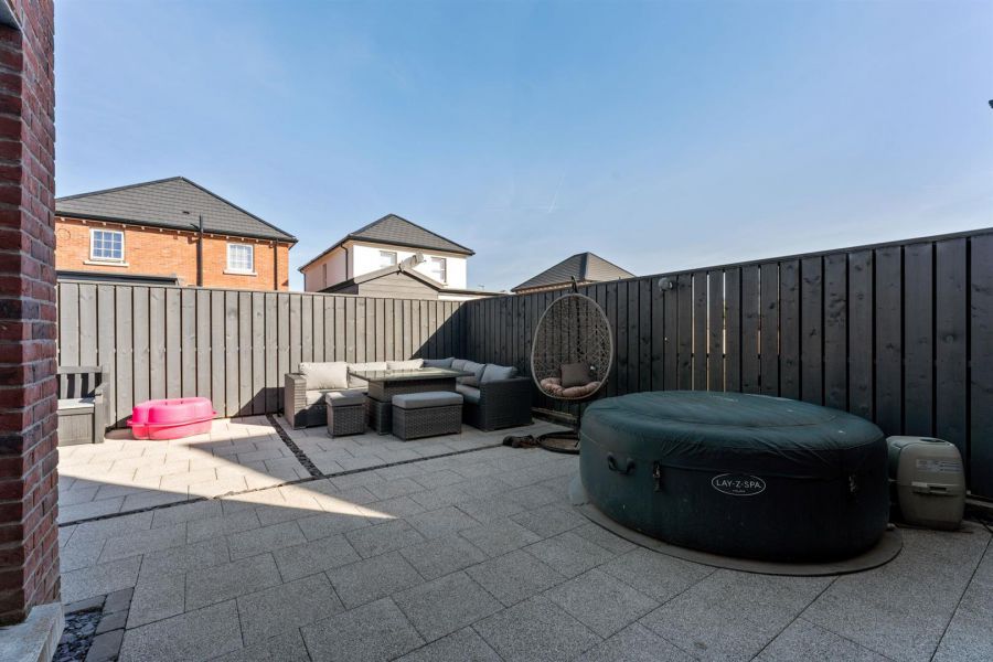 16 Helens Wood Place