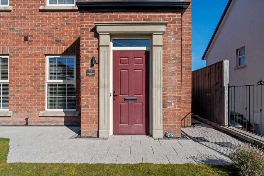 16 Helens Wood Place