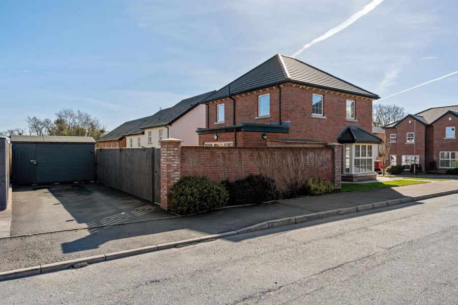 16 Helens Wood Place