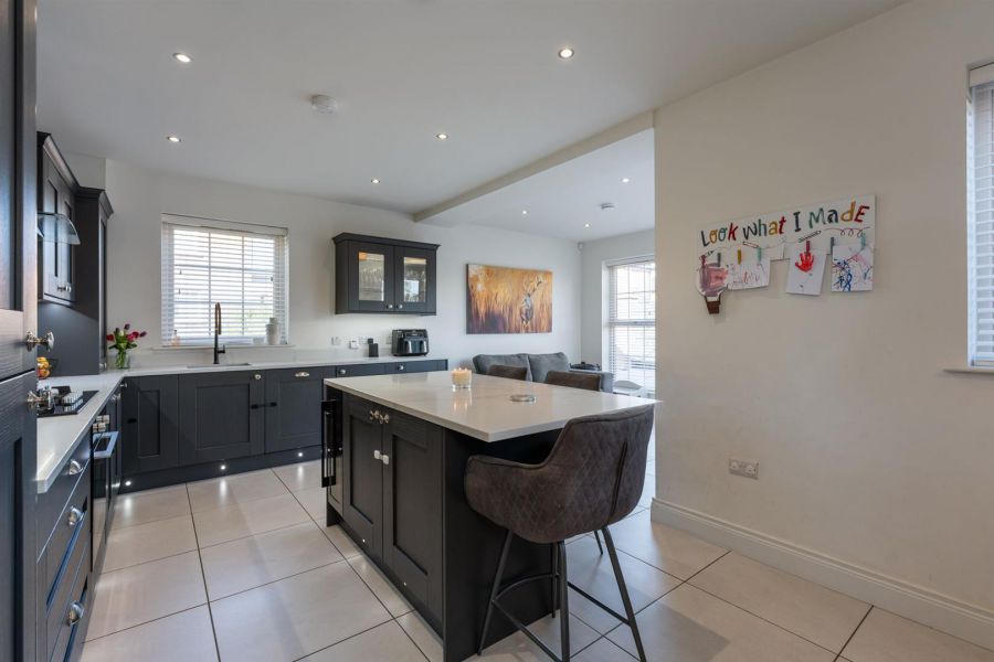 16 Helens Wood Place