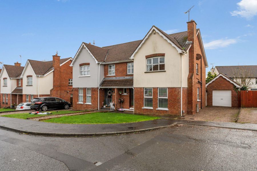 18 Lord Wardens Green