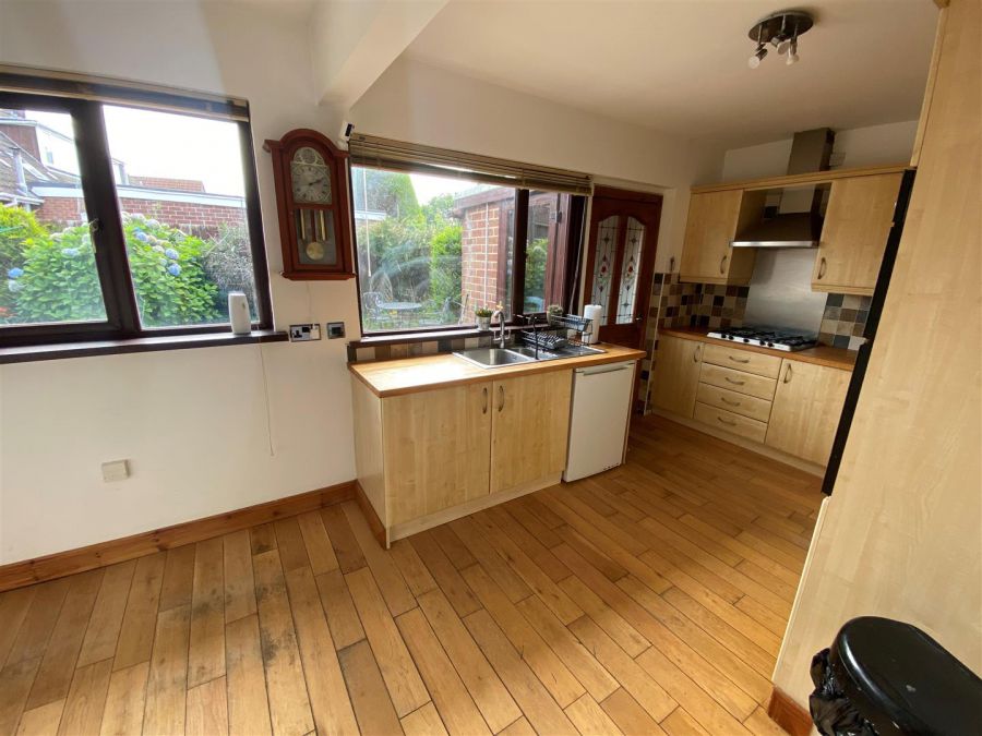 16 Rathmore Park