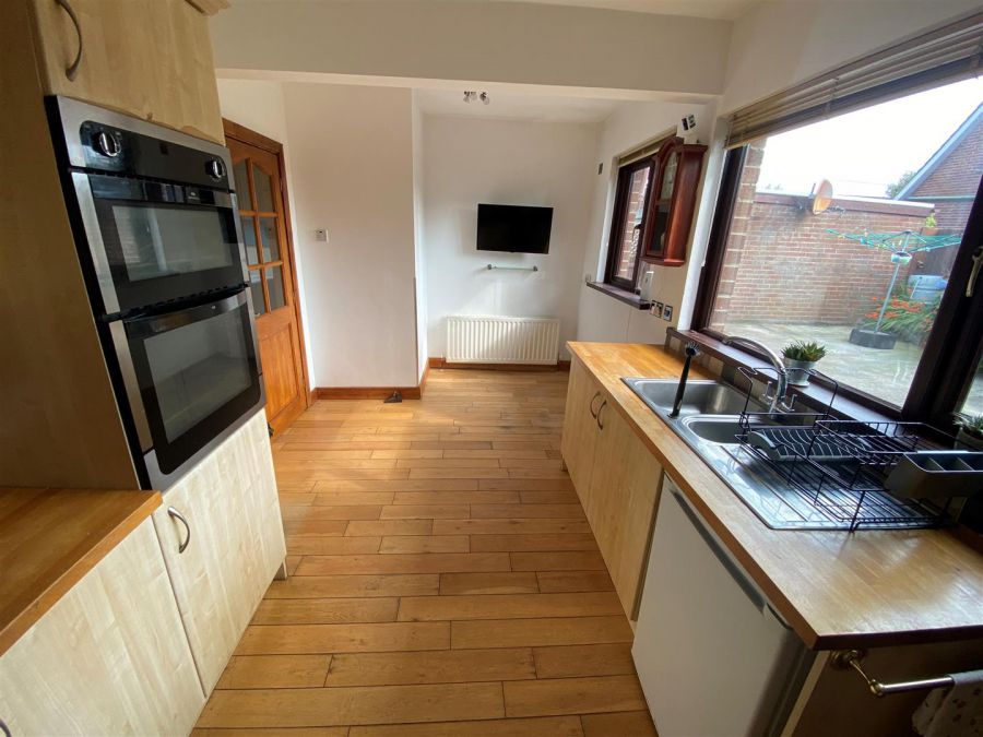 16 Rathmore Park