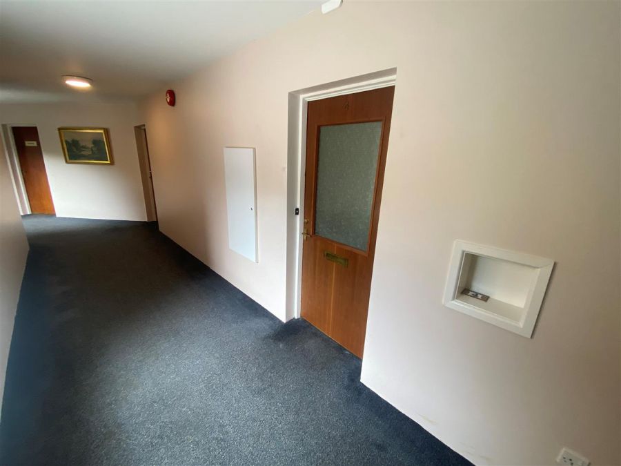 4 Lyndhurst Court